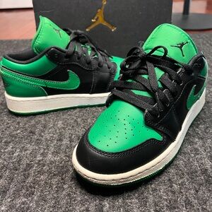 Nike Air Jordan 1 Low Green Black GS Size 4Y Youth Womens 5.5